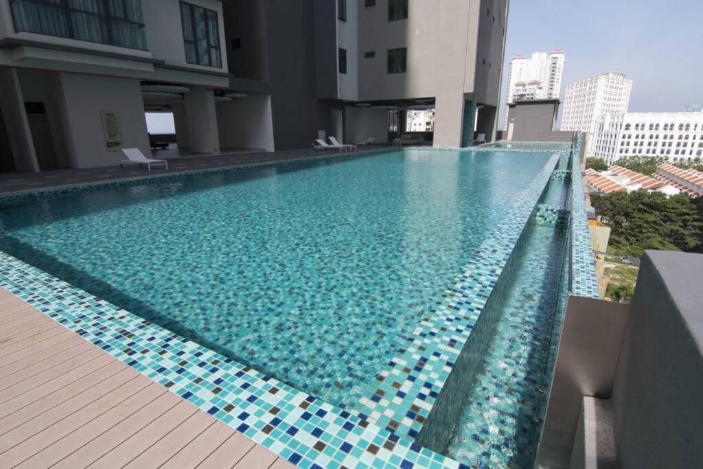 Jazz 313 Cosy 2-Bedroom Suite With Pool & Seaview Bagan Jermal ภายนอก รูปภาพ